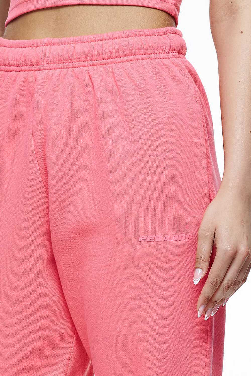 Pegador Villa High Waisted Sweat Pants Vintage Washed Strawberry Gum Detailshot aus der Finer Things Kollektion für DaHerren