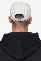 Pegador Reo Destroyed Cap Sand White Seitenansicht aus der Finer Things Kollektion für Herren