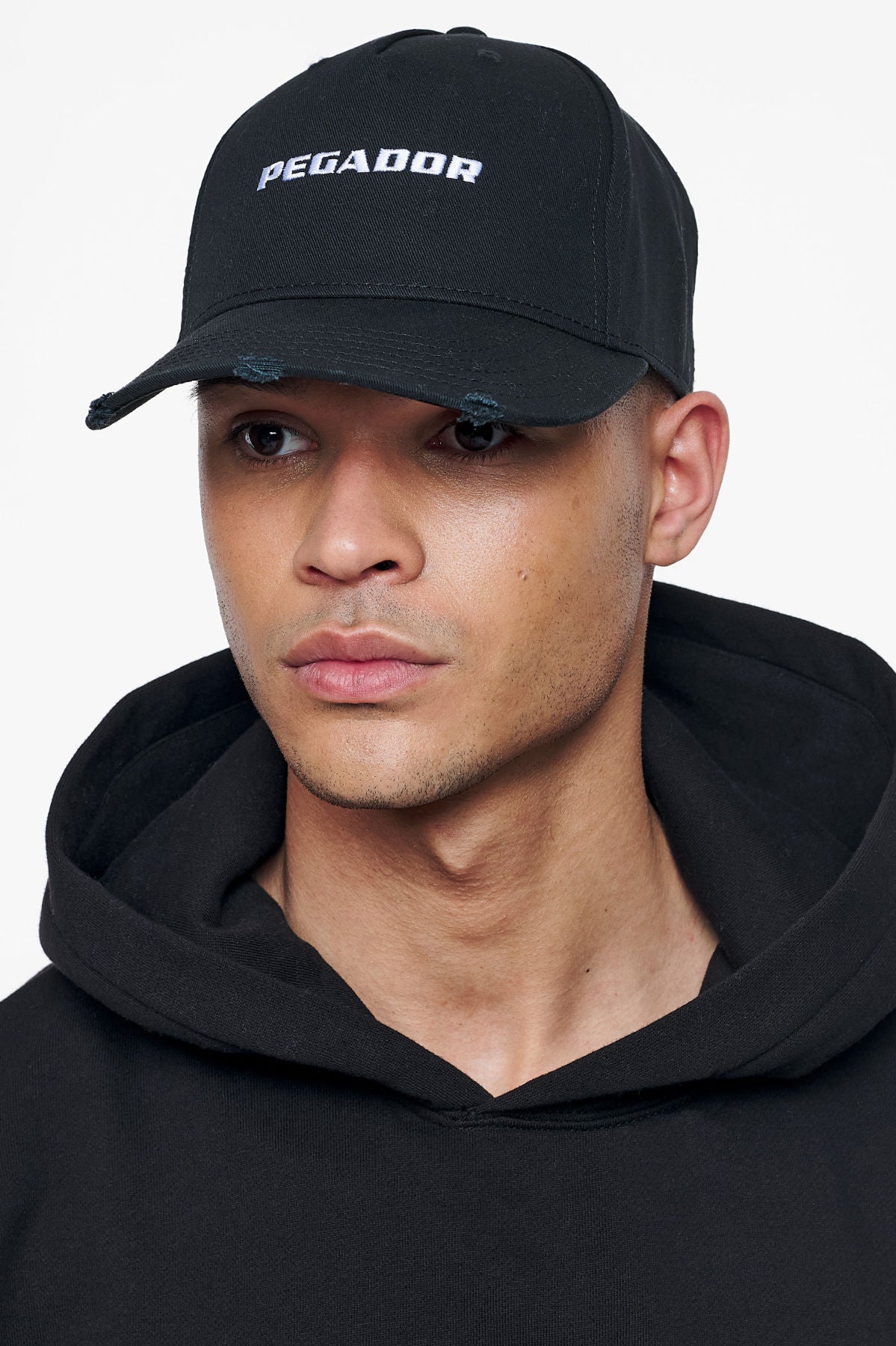 Pegador Reo Destroyed Cap Black Hauptansicht aus der Finer Things Kollektion für Herren