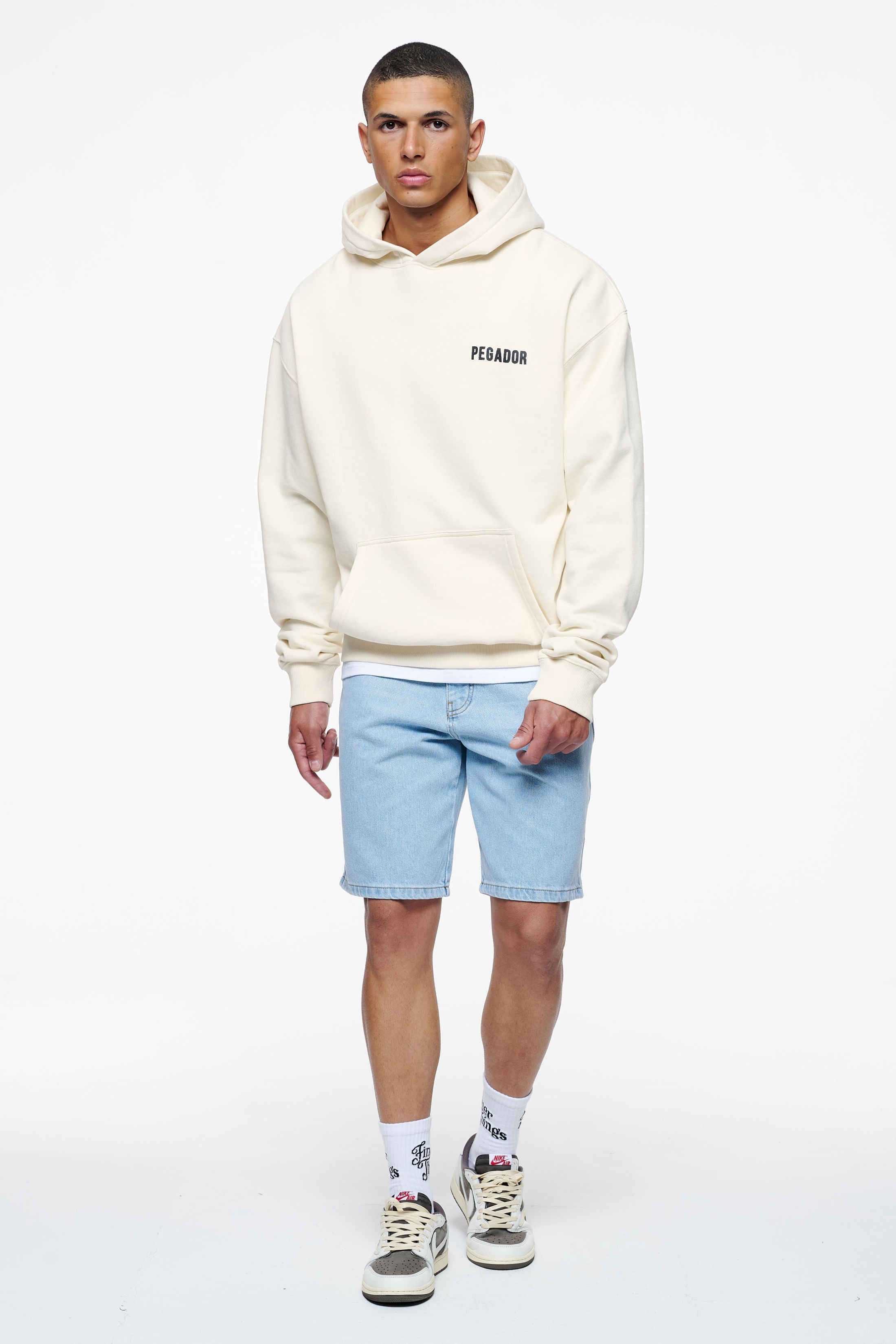 Pegador Verity Oversized Hoodie Vintage Washed Unbleached Ganzkörper Bild aus der Finer Things Kollektion für Herren