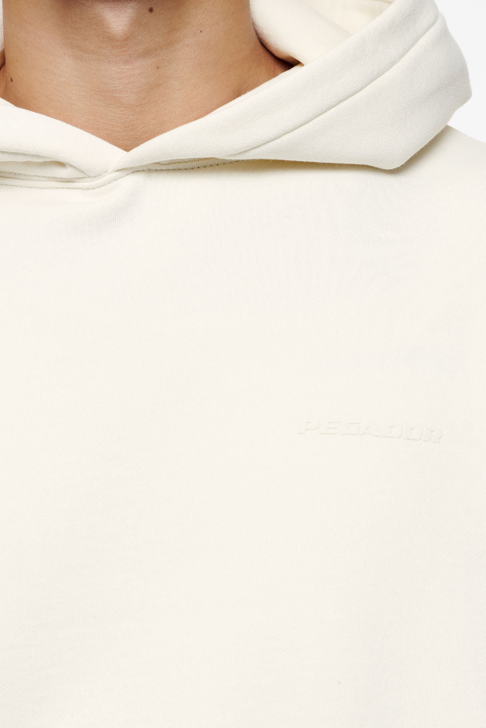 Pegador Logo Oversized Hoodie Vintage Washed Unbleached Gum Detailshot aus der Finer Things Kollektion für Herren