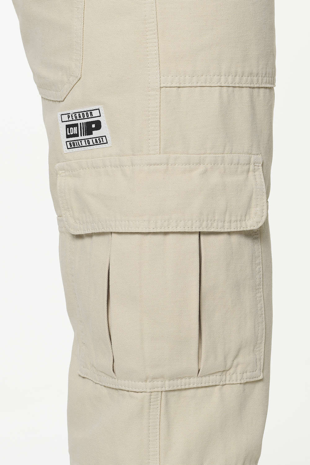 Pegador Tayls Cargo Pants Kingdom Beige Detailshot aus der Built to Last Kollektion für Herren