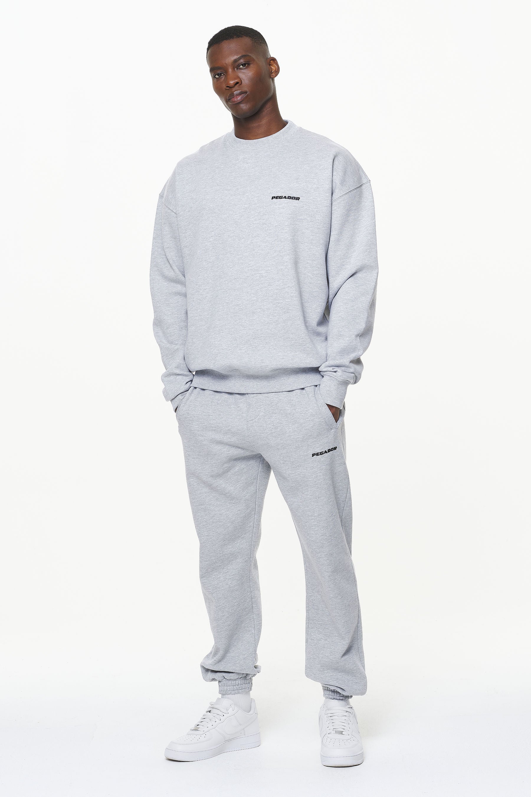 Pegador Logo Oversized Sweater Grey Melange Ganzkörper Bild aus der Built to Last Kollektion für Herren