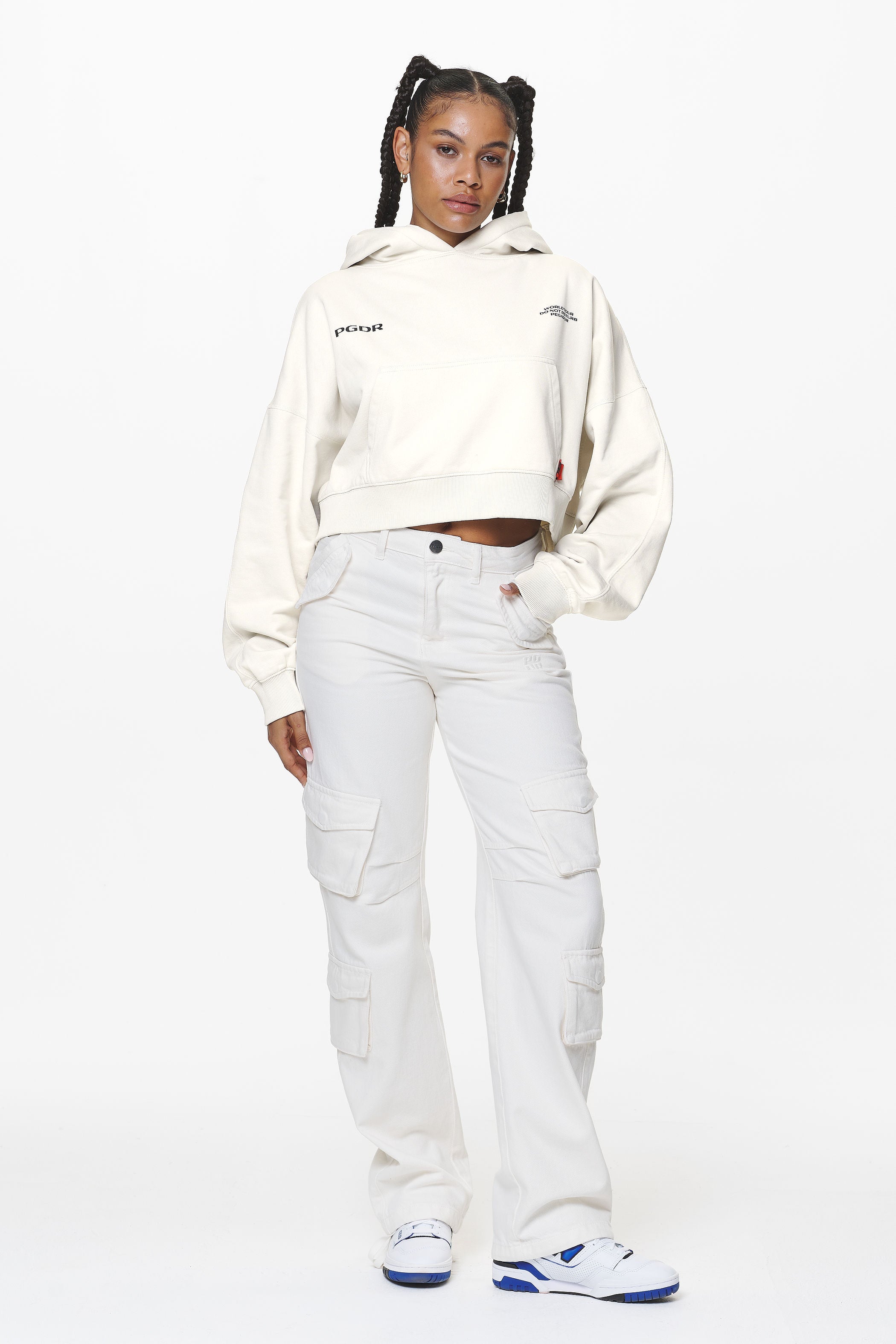 Pegador Vrena Oversized Cropped Hoodie Washed Salty Cream Seitenansicht aus der Do not Disturb Kollektion für DaHerren