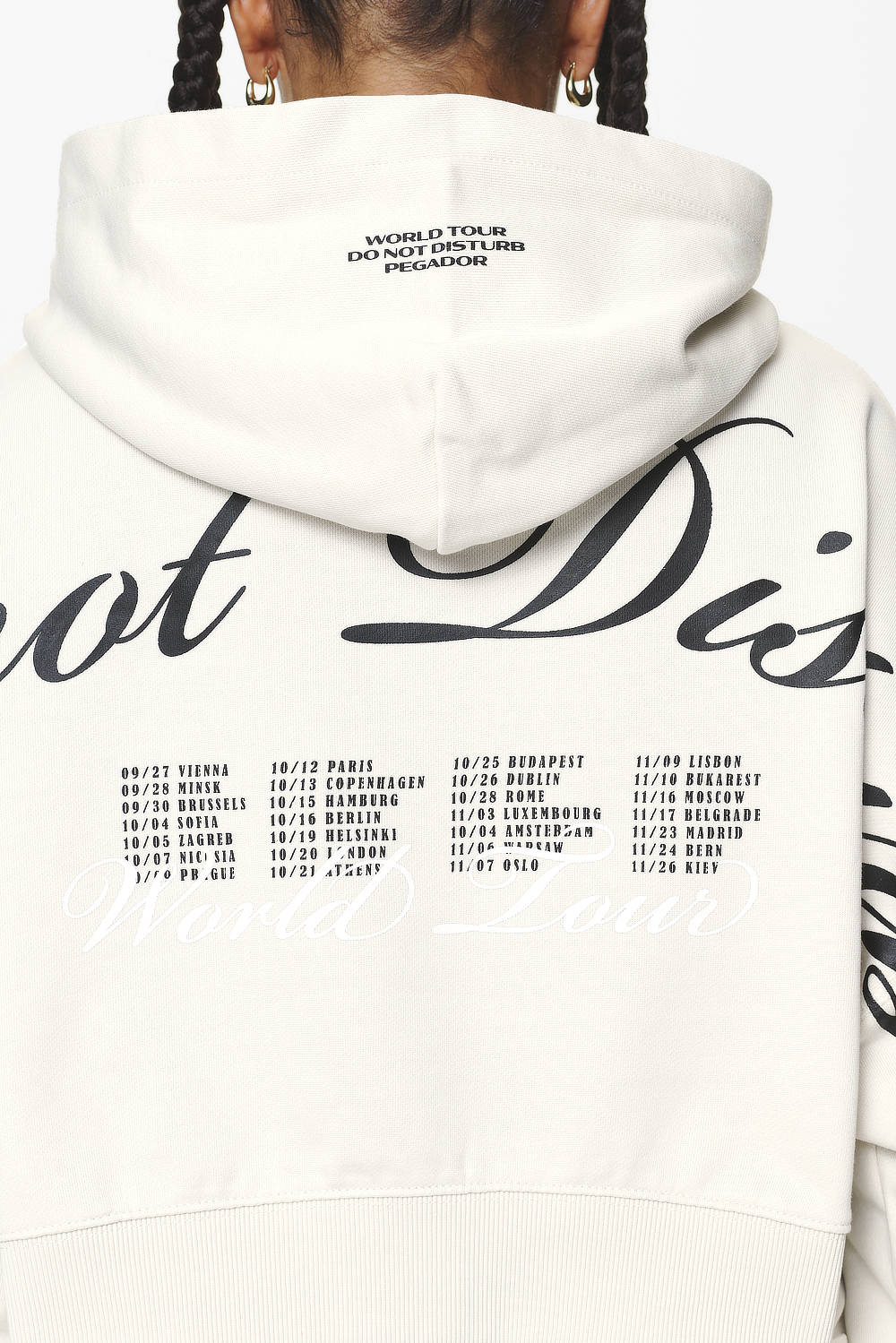 Pegador Vrena Oversized Cropped Hoodie Washed Salty Cream Detailshot aus der Do not Disturb Kollektion für DaHerren