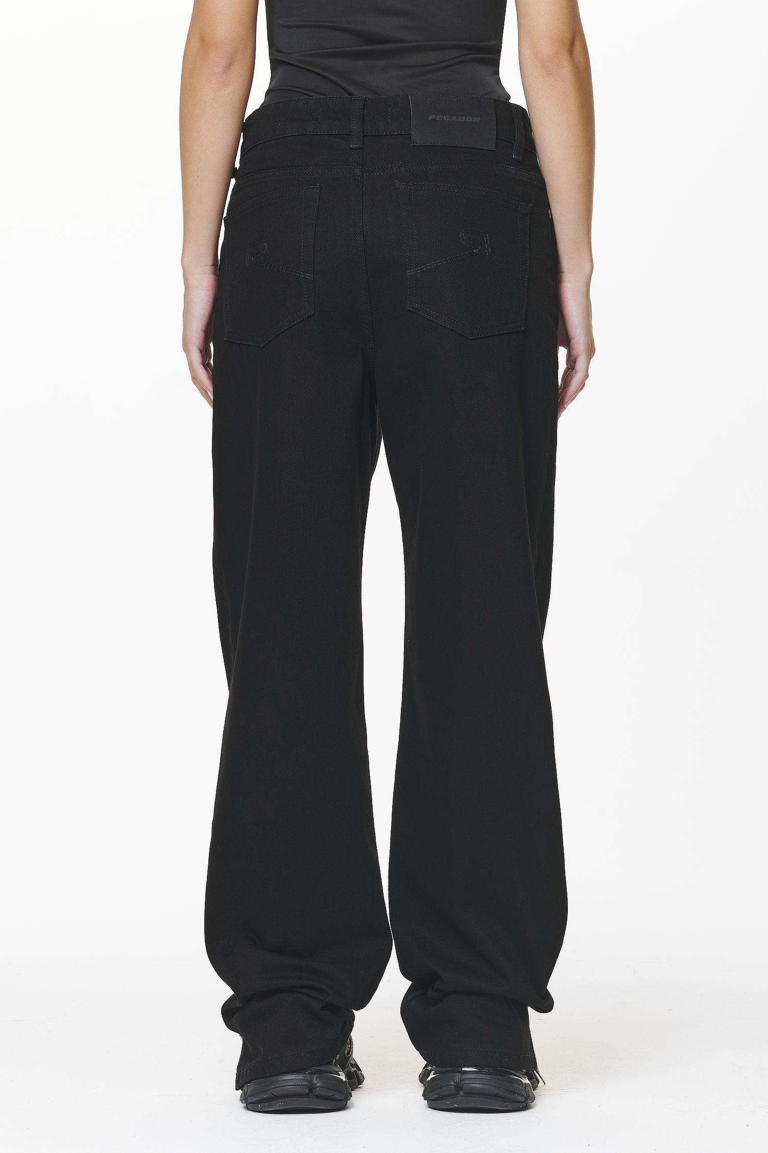 Pegador Moi Wide Jeans Black Gegenansicht aus der Do not Disturb Kollektion für DaHerren