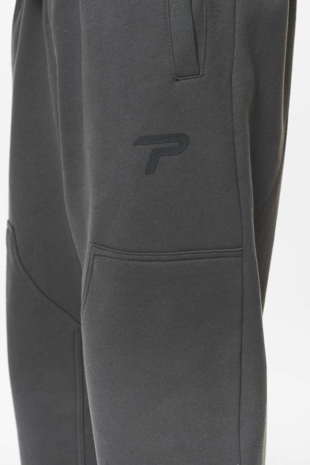 Pegador Tacona Carpenter Sweat Pants Washed Volcano Grey Detailshot aus der Do not Disturb Kollektion für Herren