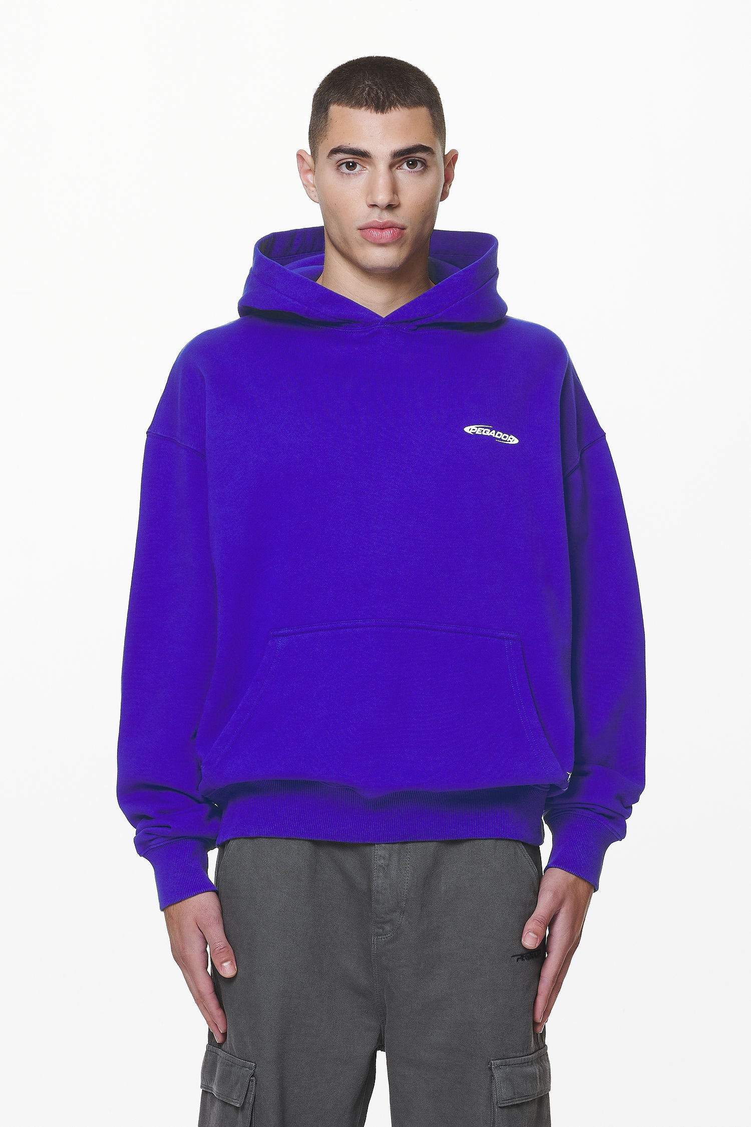 Pegador Sanit Oversized Hoodie Washed Endless Blue Seitenansicht aus der Do not Disturb Kollektion für Herren