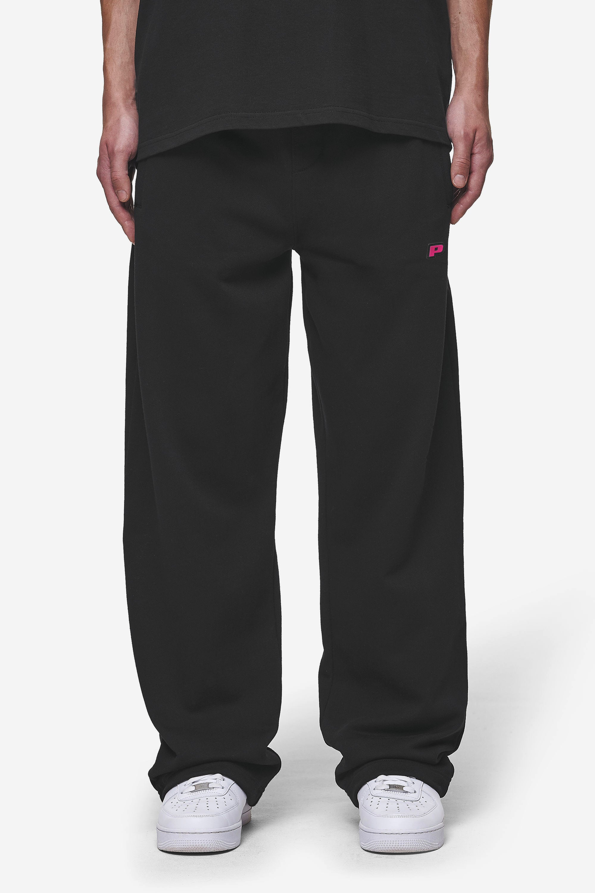 Pegador Leono Loose Sweat Pants Washed Black Virtual Pink Gum Hauptansicht aus der Most Alive Kollektion für Herren