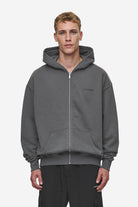 Pegador Colne Logo Oversized Sweat Jacket Washed Anthracite Black Seitenansicht aus der Most Alive Kollektion für Herren
