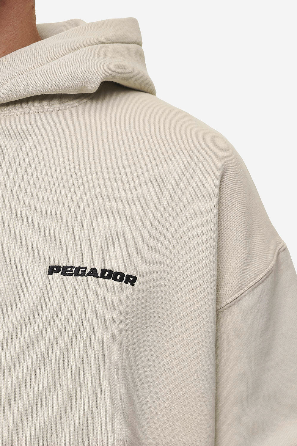 Pegador Logo Oversized Hoodie Washed Light Beige Detailshot aus der Most Alive Kollektion für Herren
