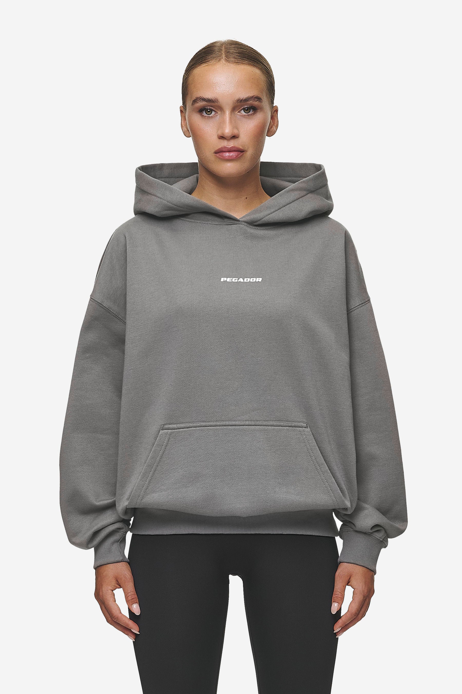 Pegador Clarita Logo Oversized Hoodie Washed Deep Grey White Gum Hauptansicht aus der Most Alive Kollektion für DaHerren
