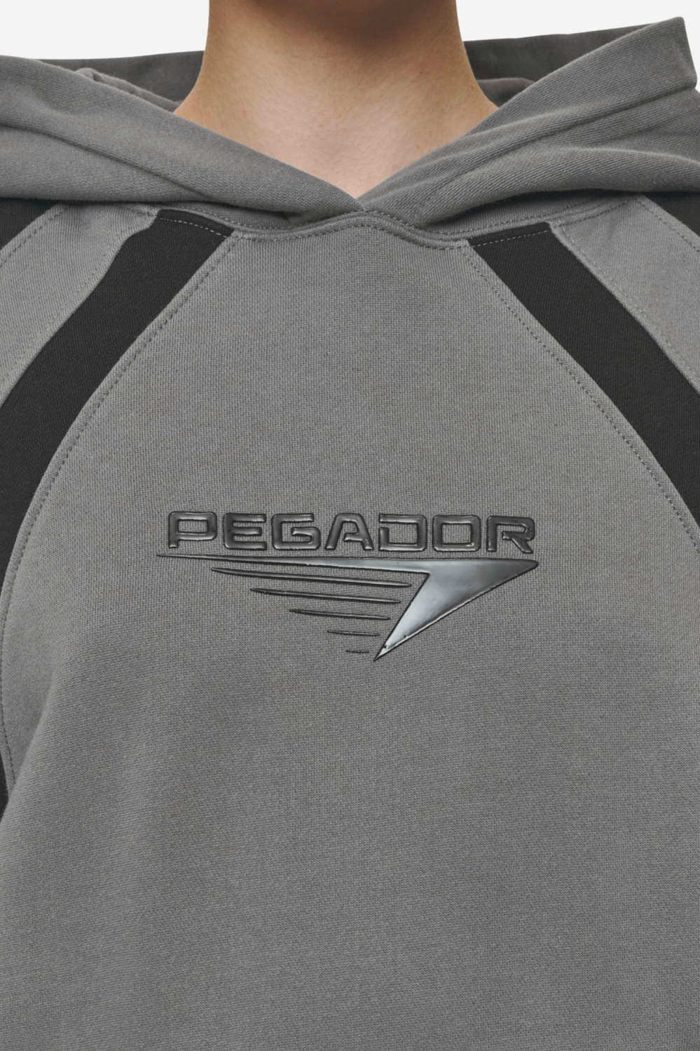 Pegador Amira Oversized Hoodie Washed Deep Grey Black Detailshot aus der Most Alive Kollektion für DaHerren