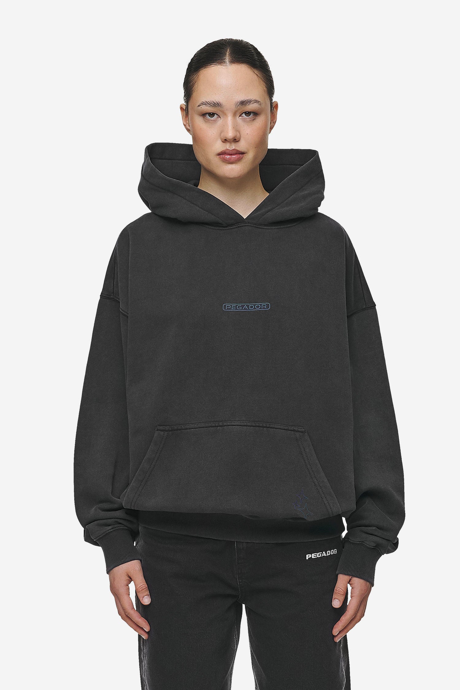 Pegador Thea Oversized Hoodie Vintage Black Seitenansicht aus der Most Alive Kollektion für DaHerren