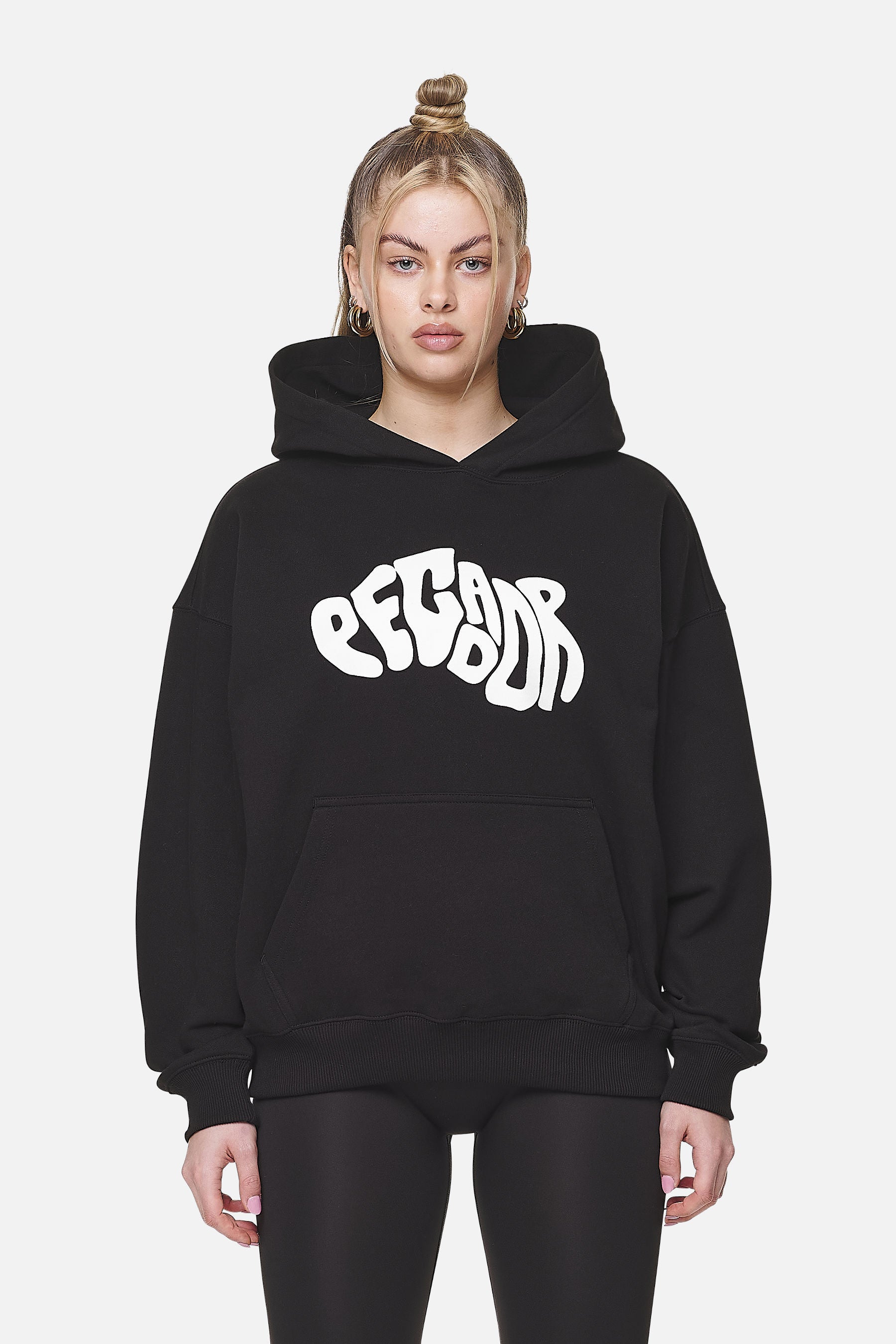 Pegador Paluma Oversized Hoodie Black Seitenansicht aus der Never Too Late Kollektion für DaHerren