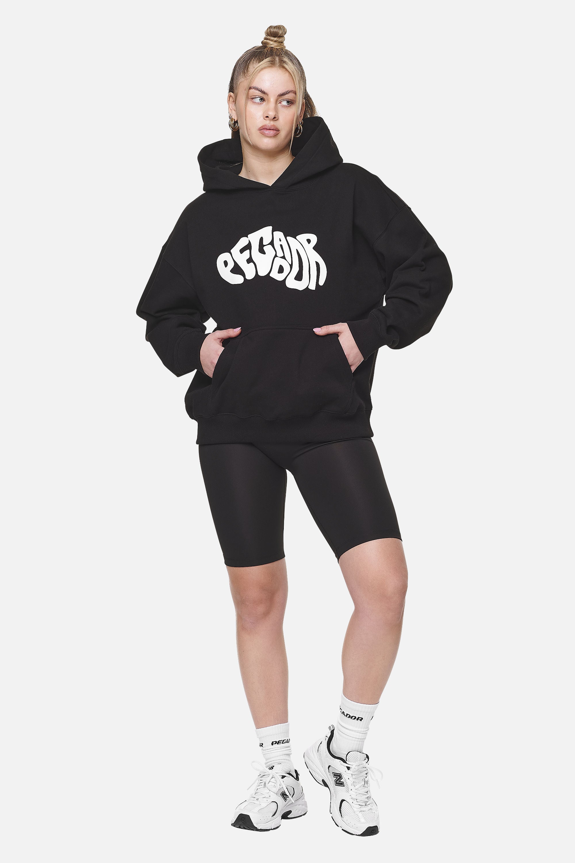 Pegador Paluma Oversized Hoodie Black Ganzkörper Bild aus der Never Too Late Kollektion für DaHerren