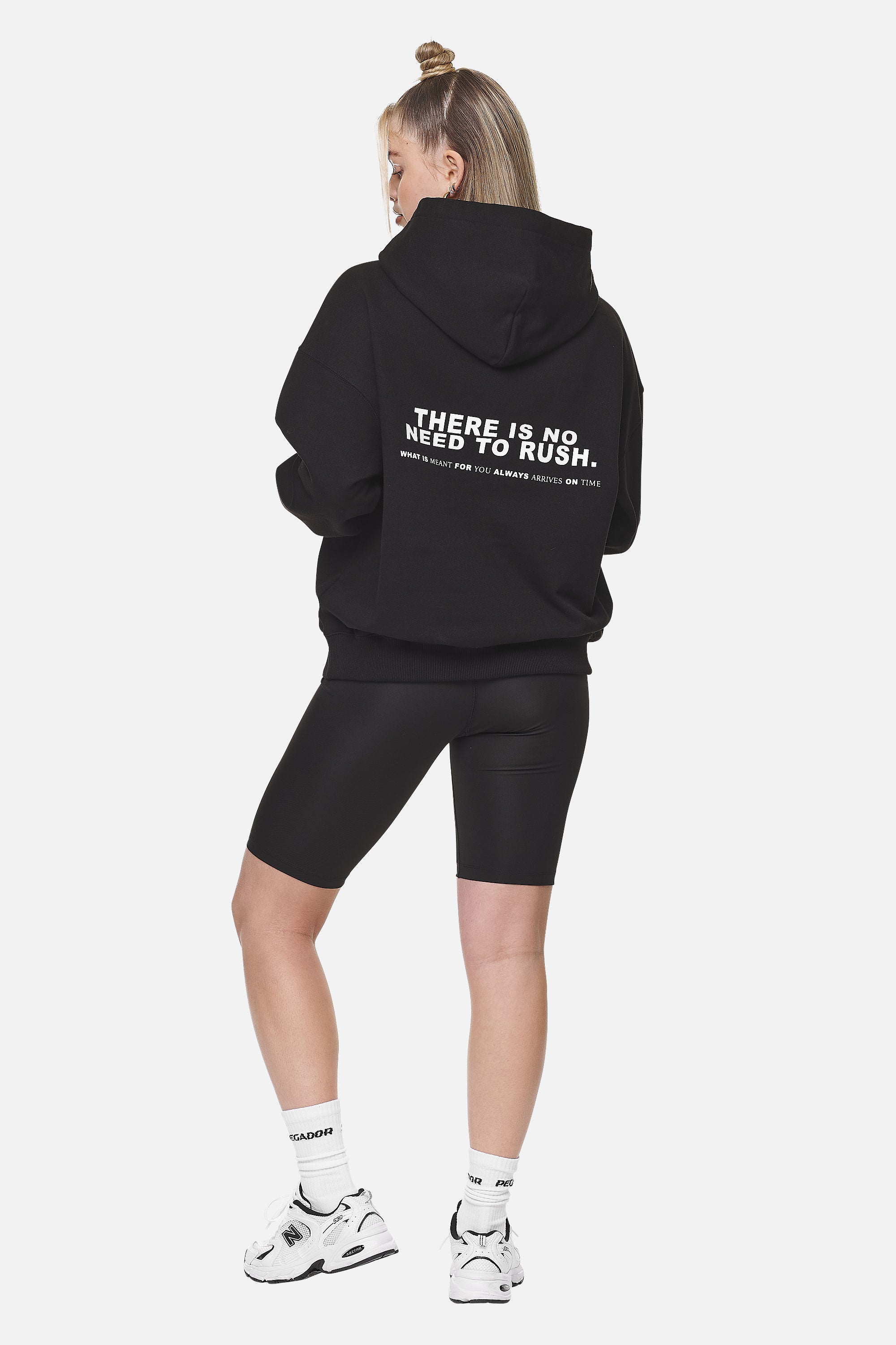 Pegador Paluma Oversized Hoodie Black Detailshot aus der Never Too Late Kollektion für DaHerren
