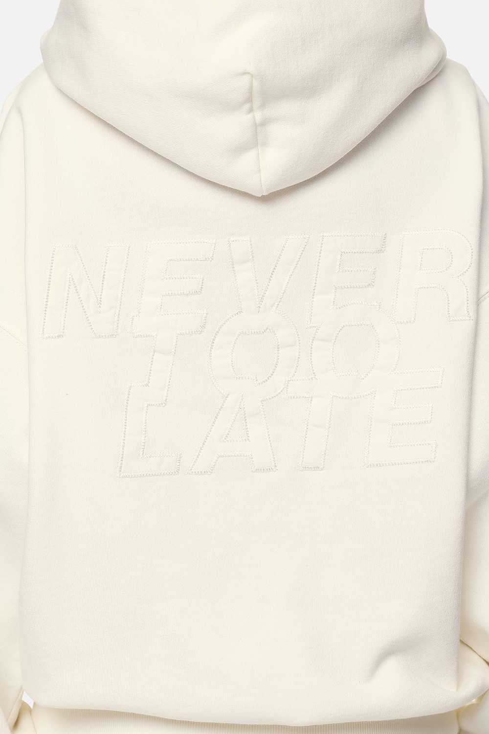 Pegador Mina Oversized Hoodie Washed Coconut Milk Detailshot aus der Never Too Late Kollektion für DaHerren