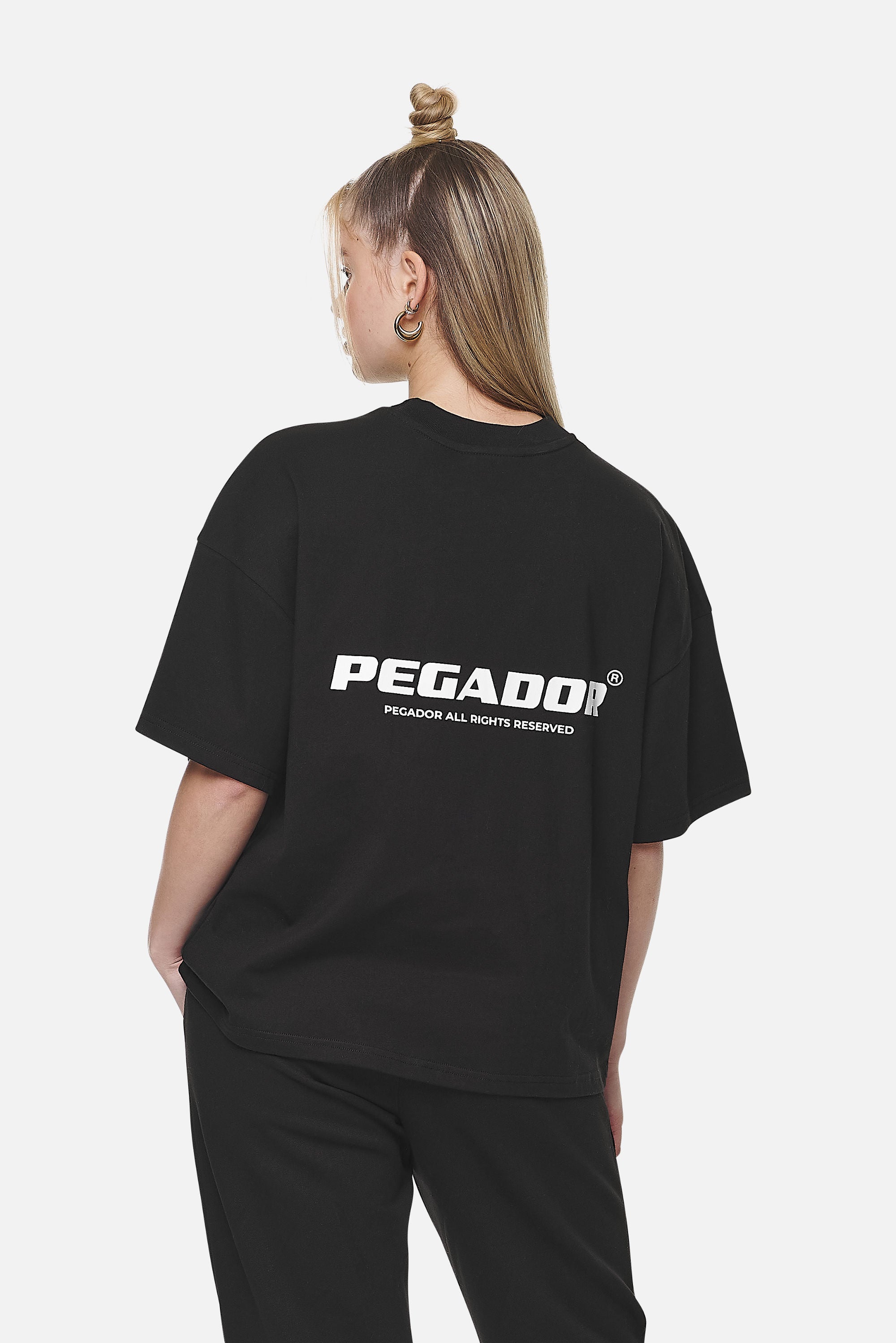 Pegador Arendal Logo Heavy Oversized Tee Black White Hauptansicht aus der Never Too Late Kollektion für DaHerren