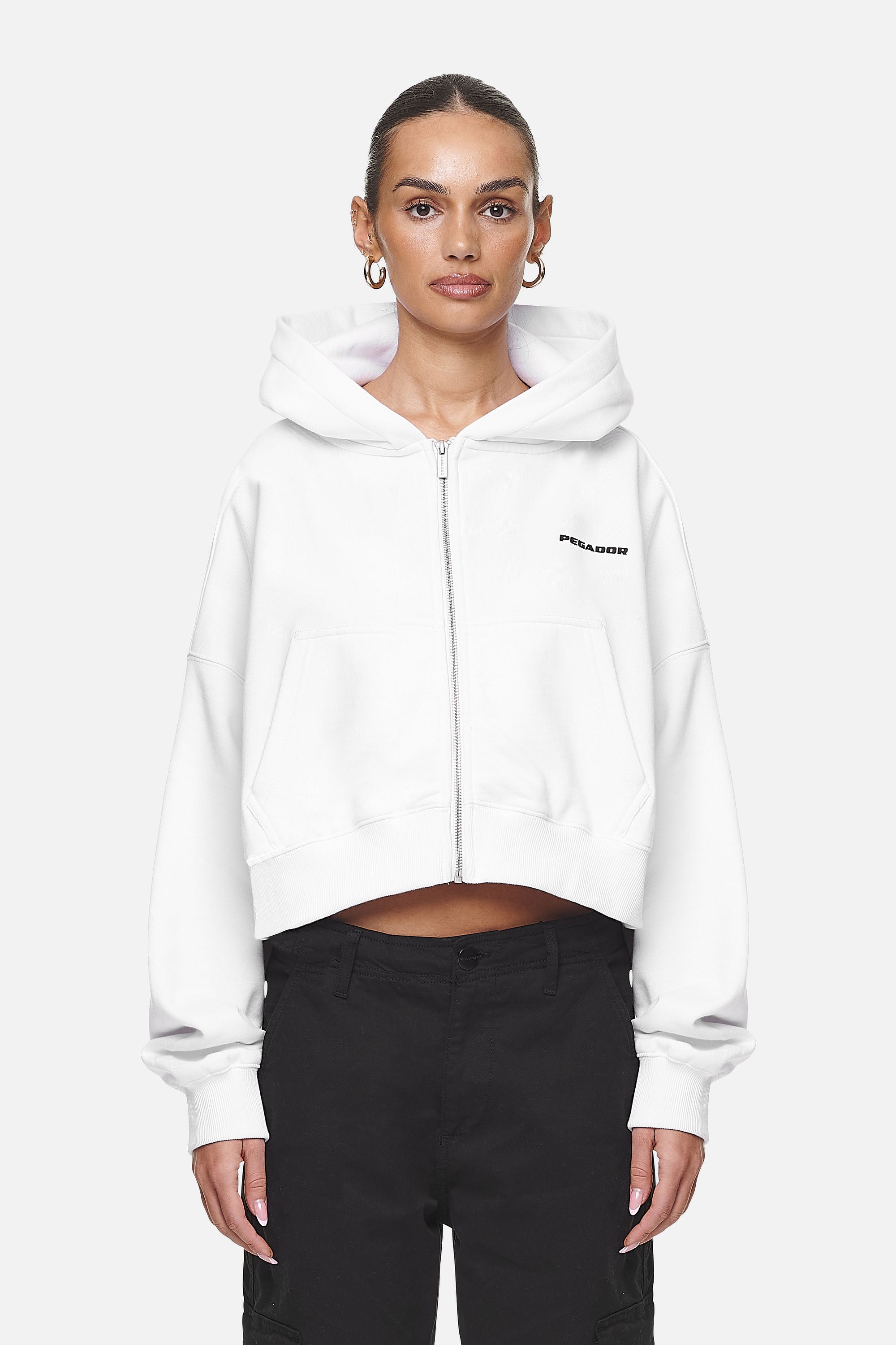 Pegador Marla Cropped Zip Hoodie White Black Gum Hauptansicht aus der Never Too Late Kollektion für DaHerren