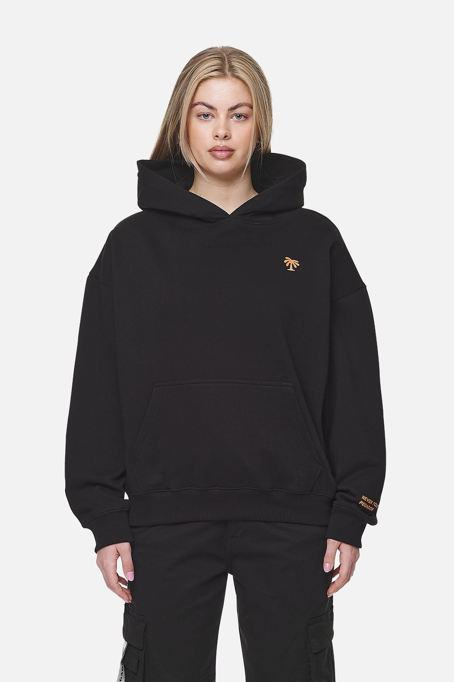 Pegador Palmyra Oversized Hoodie Black Seitenansicht aus der Never Too Late Kollektion für DaHerren
