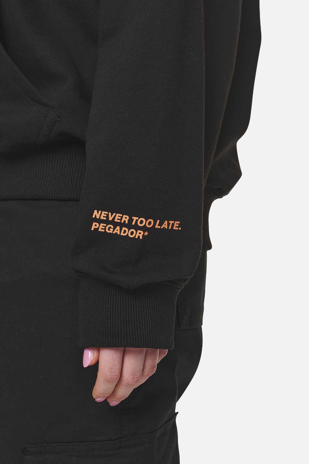Pegador Palmyra Oversized Hoodie Black Detailshot aus der Never Too Late Kollektion für DaHerren
