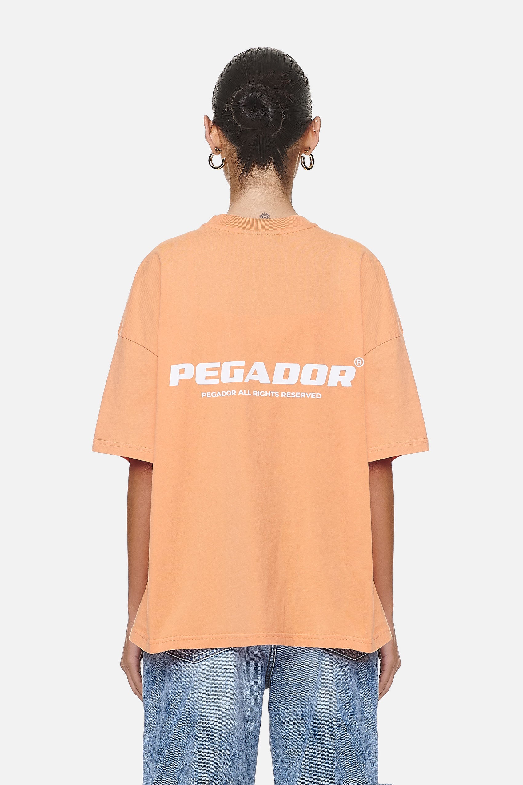 Pegador Arendal Logo Heavy Oversized Tee Washed Apricot White Hauptansicht aus der Never Too Late Kollektion für DaHerren