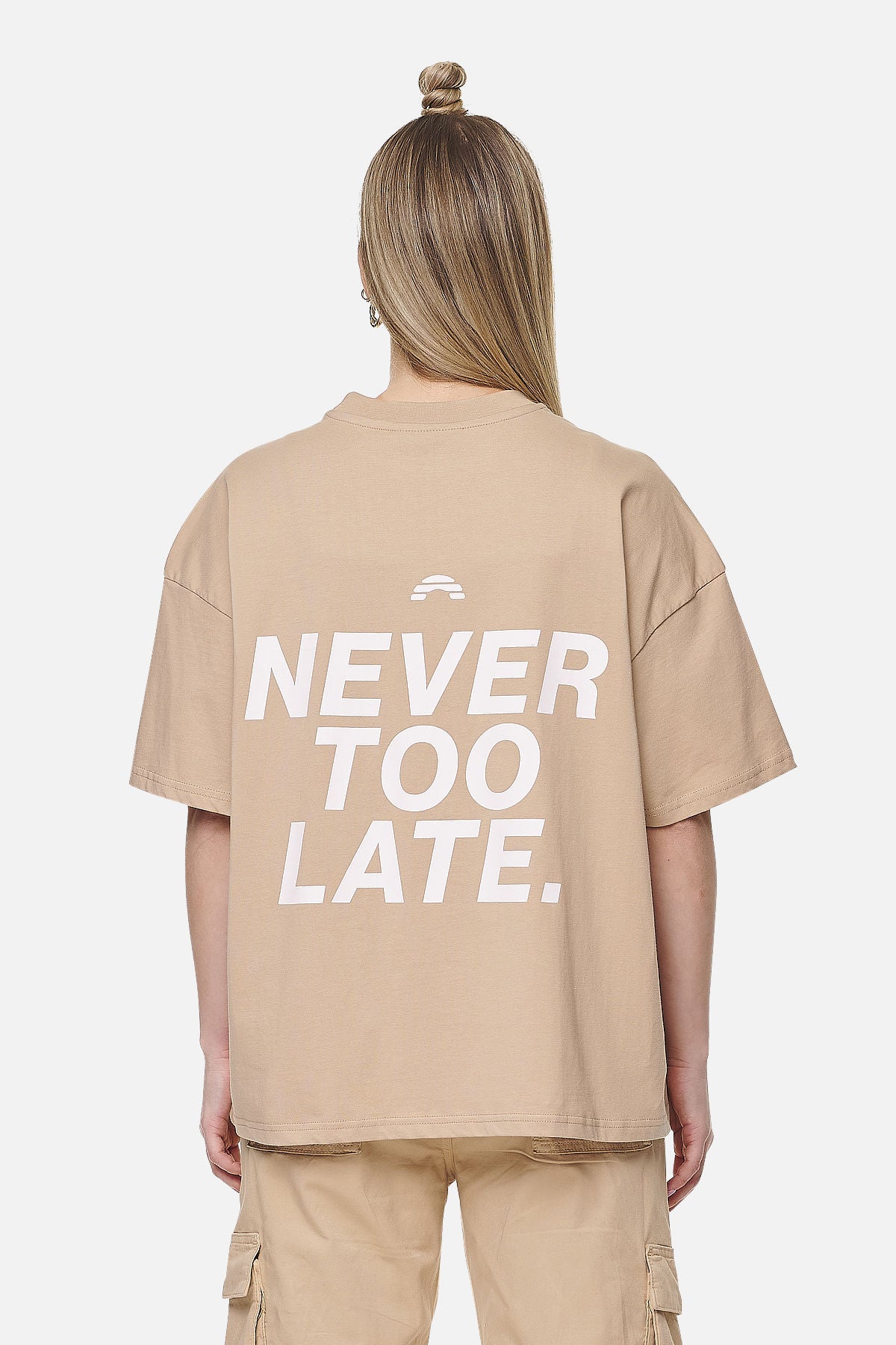 Pegador Airville Heavy Oversized Tee Washed Safari Sand Detailshot aus der Never Too Late Kollektion für DaHerren