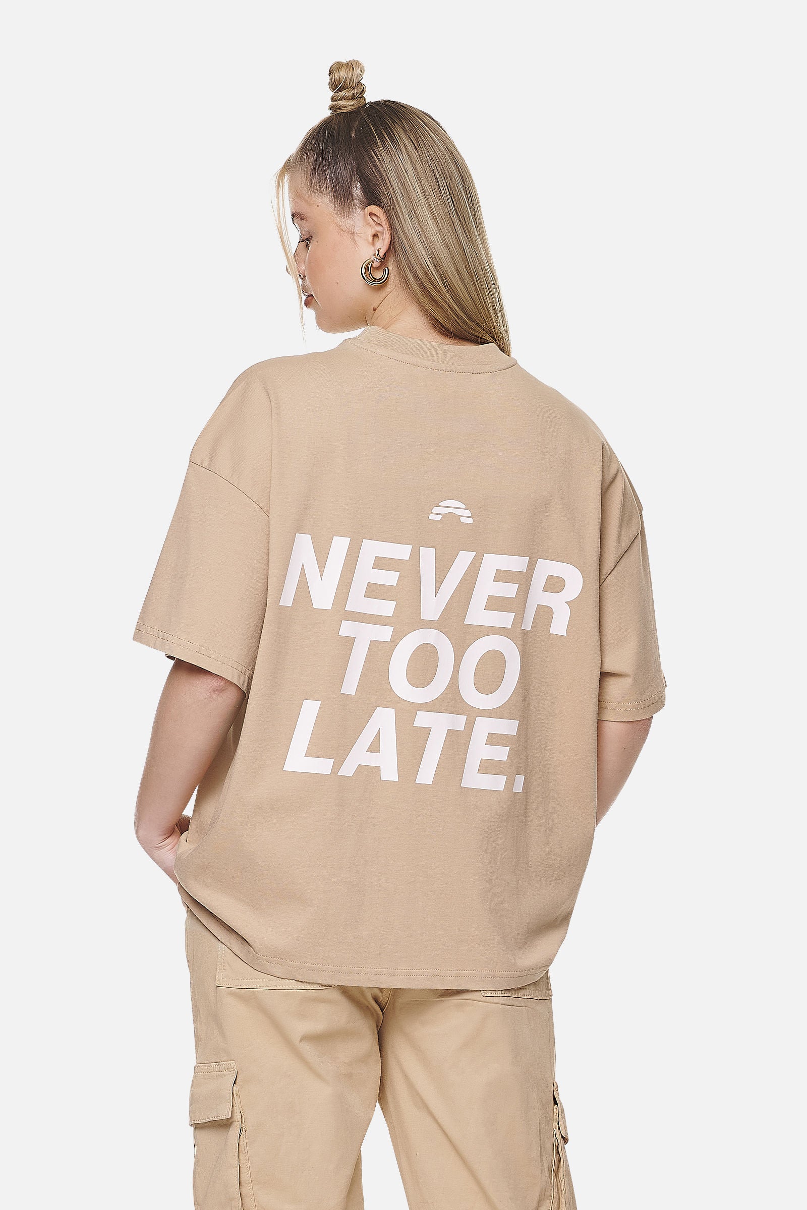 Pegador Airville Heavy Oversized Tee Washed Safari Sand Hauptansicht aus der Never Too Late Kollektion für DaHerren
