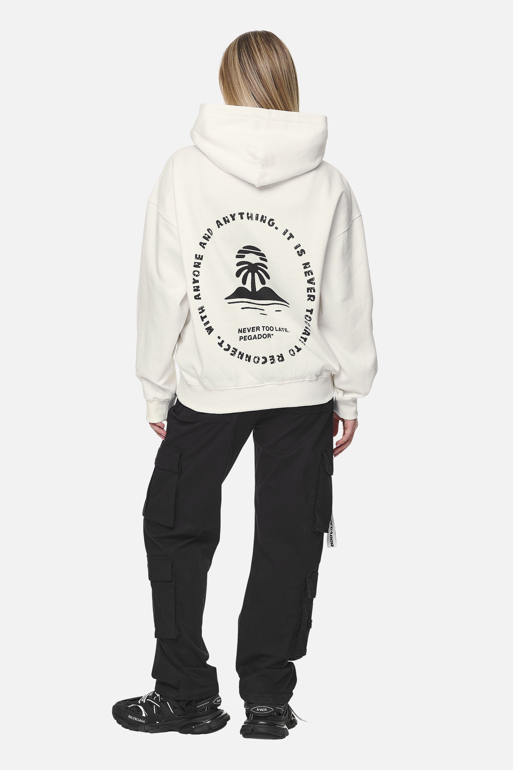 Pegador Palmyra Oversized Hoodie Washed Coconut Milk Detailshot aus der Never Too Late Kollektion für DaHerren