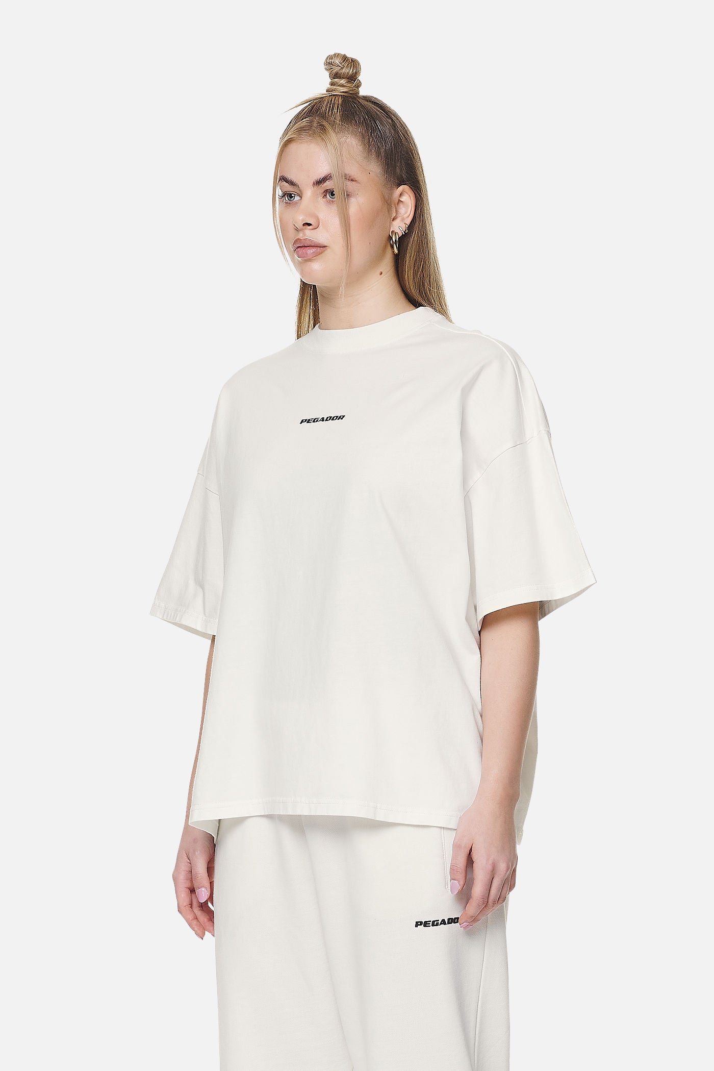 Pegador Arendal Logo Heavy Oversized Tee Washed Coconut Milk Black Gegenansicht aus der Never Too Late Kollektion für DaHerren