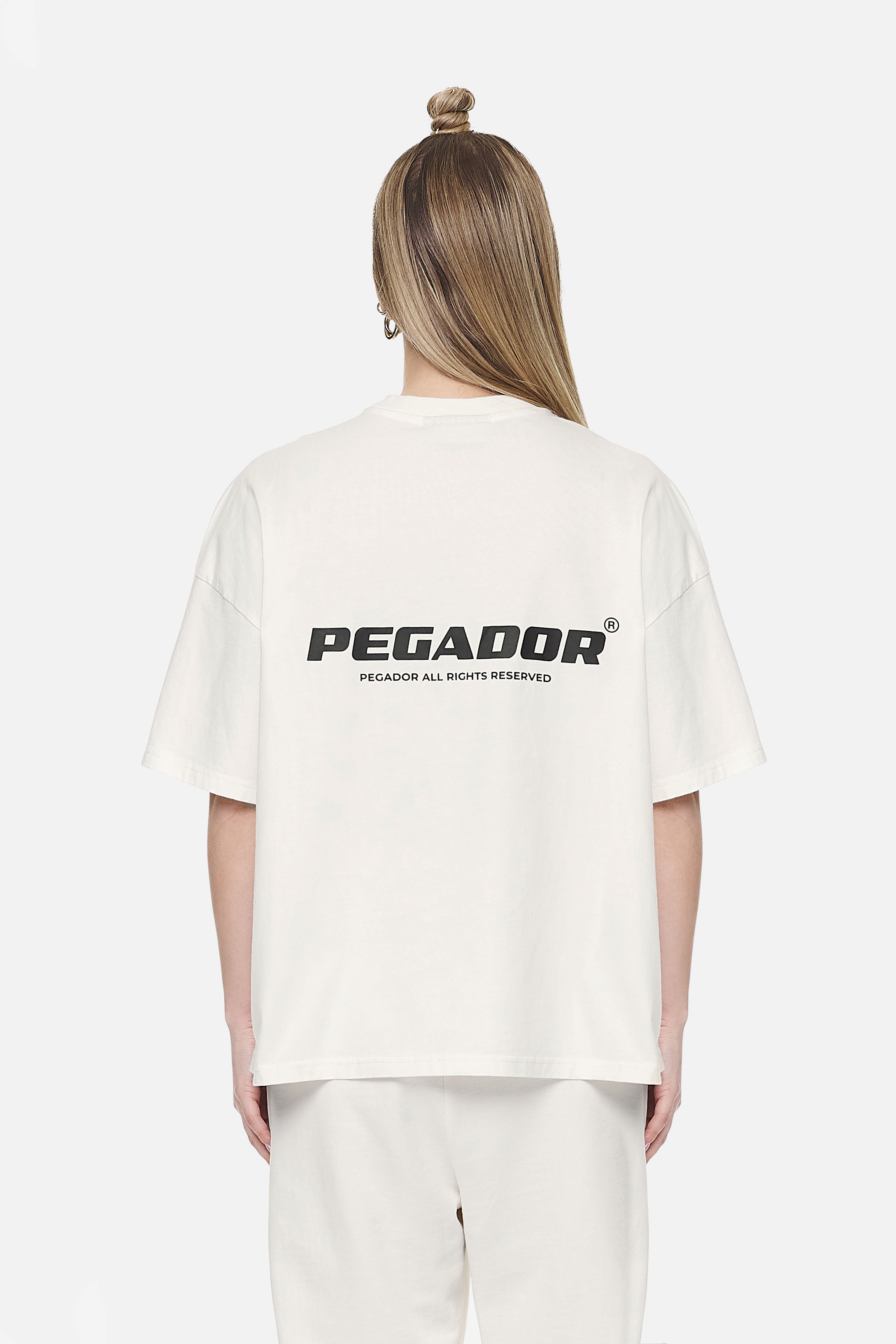 Pegador Arendal Logo Heavy Oversized Tee Washed Coconut Milk Black Hauptansicht aus der Never Too Late Kollektion für DaHerren