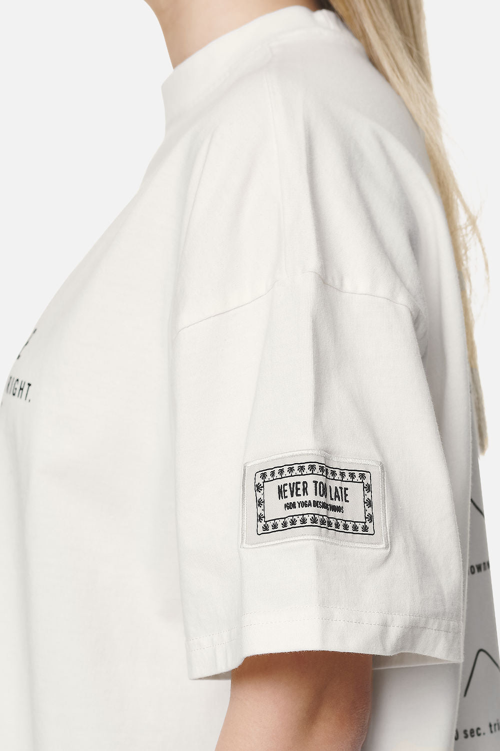 Pegador Idalia Heavy Oversized Tee Washed Coconut Milk Detailshot aus der Never Too Late Kollektion für DaHerren