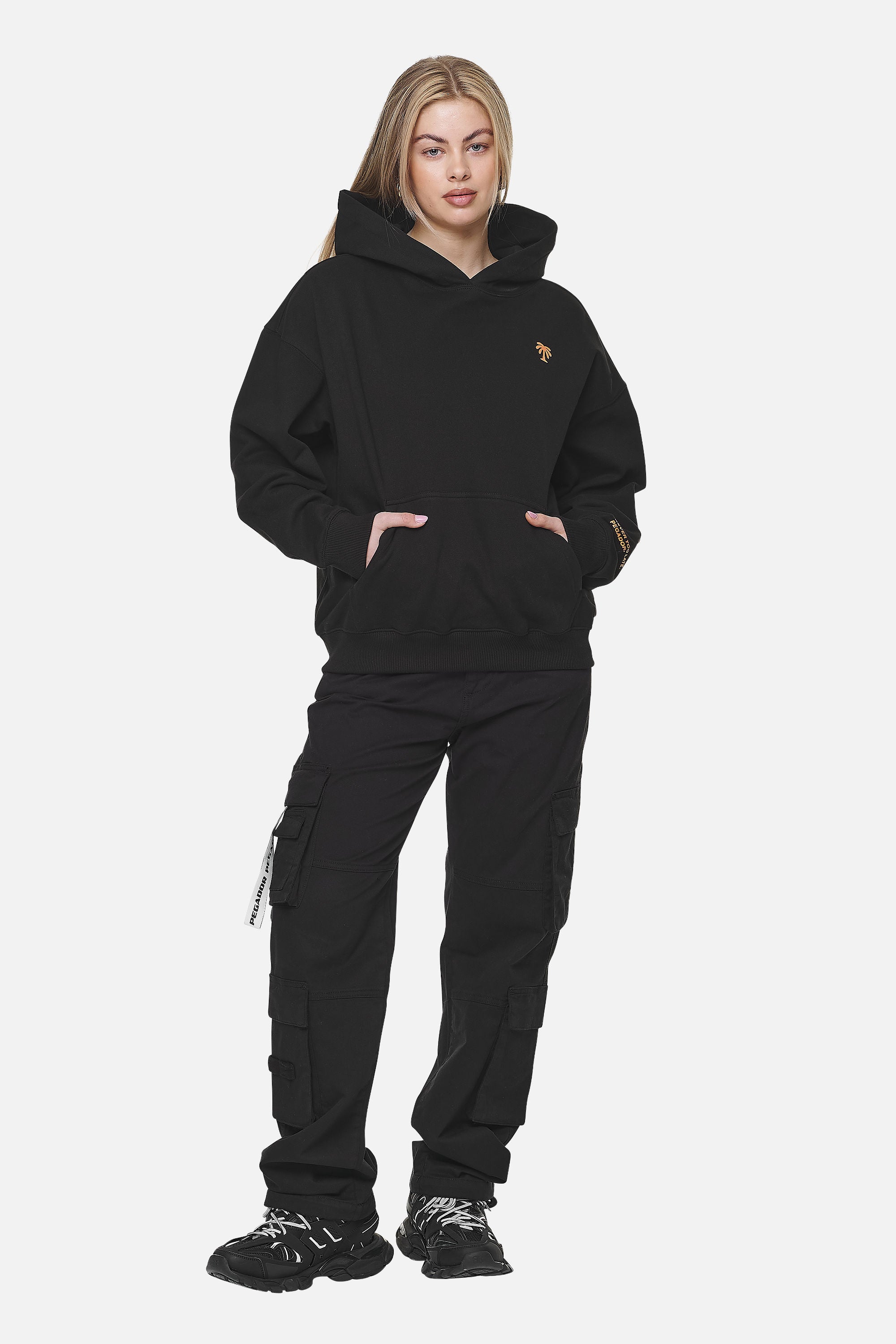 Pegador Palmyra Oversized Hoodie Black Ganzkörper Bild aus der Never Too Late Kollektion für DaHerren