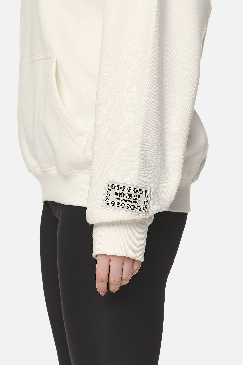 Pegador Idalia Oversized Hoodie Washed Coconut Milk Detailshot aus der Never Too Late Kollektion für DaHerren