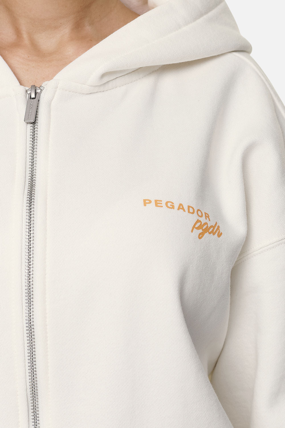 Pegador Berri Oversized Zip Hoodie Washed Coconut Milk Detailshot aus der Never Too Late Kollektion für DaHerren