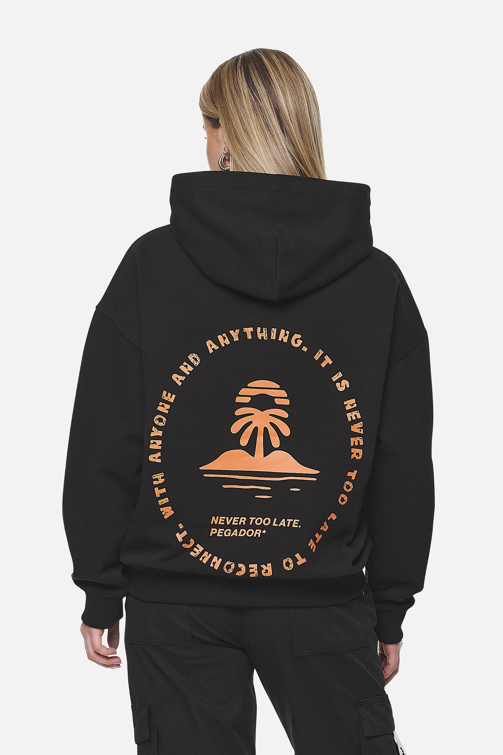 Pegador Palmyra Oversized Hoodie Black Hauptansicht aus der Never Too Late Kollektion für DaHerren