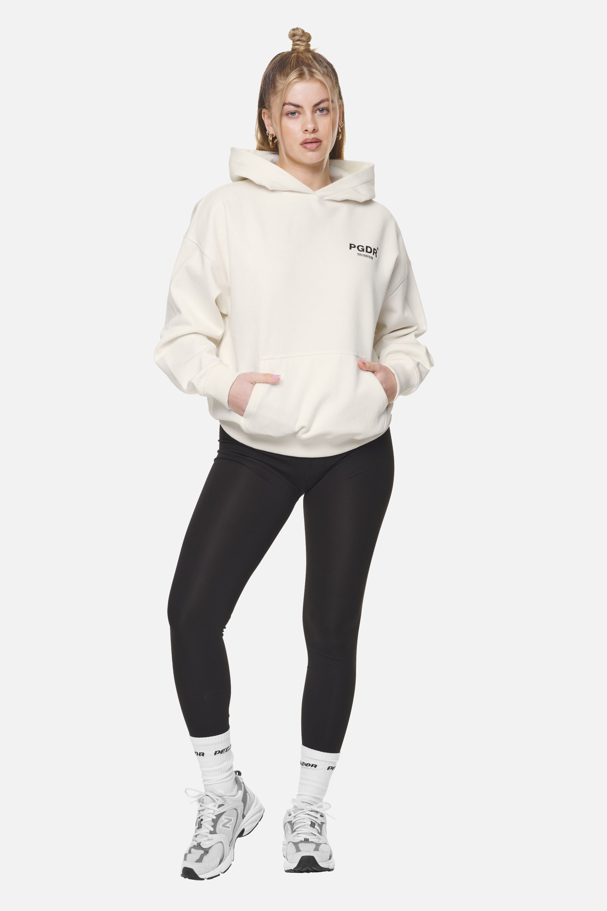 Pegador Cania Oversized Hoodie Washed Coconut Milk Ganzkörper Bild aus der Never Too Late Kollektion für DaHerren