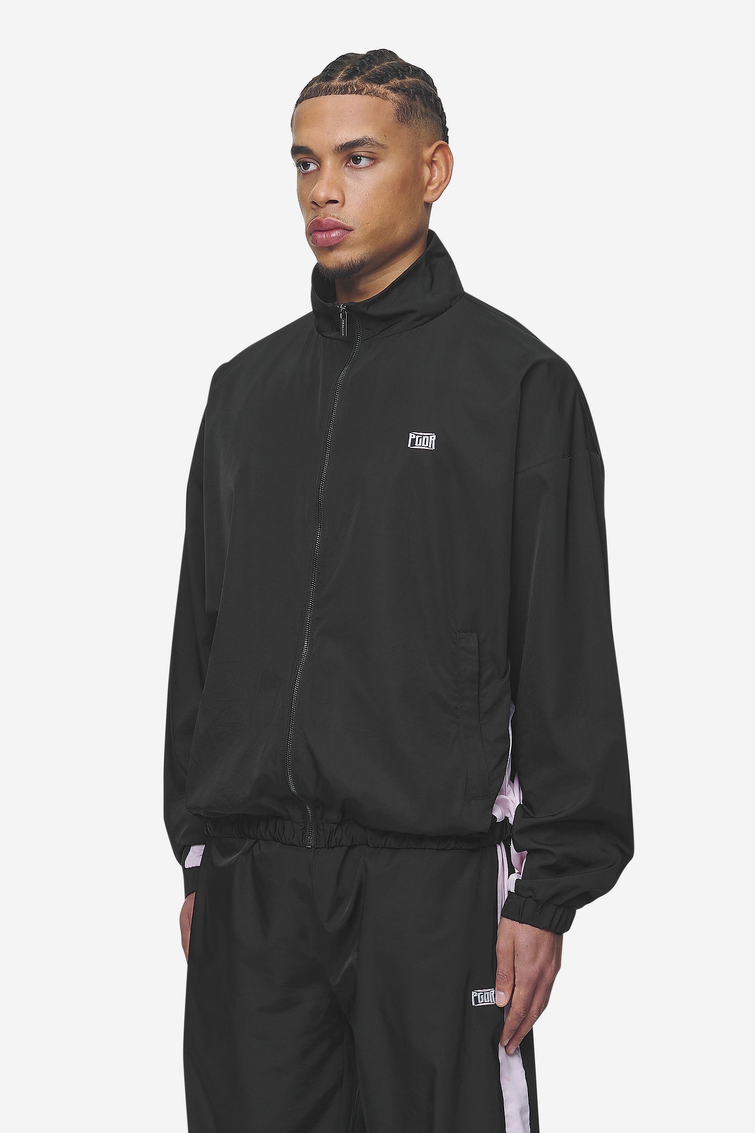 Pegador Stow Boxy Track Jacket Black Bubblegum Seitenansicht aus der Next Wave Kollektion für Herren