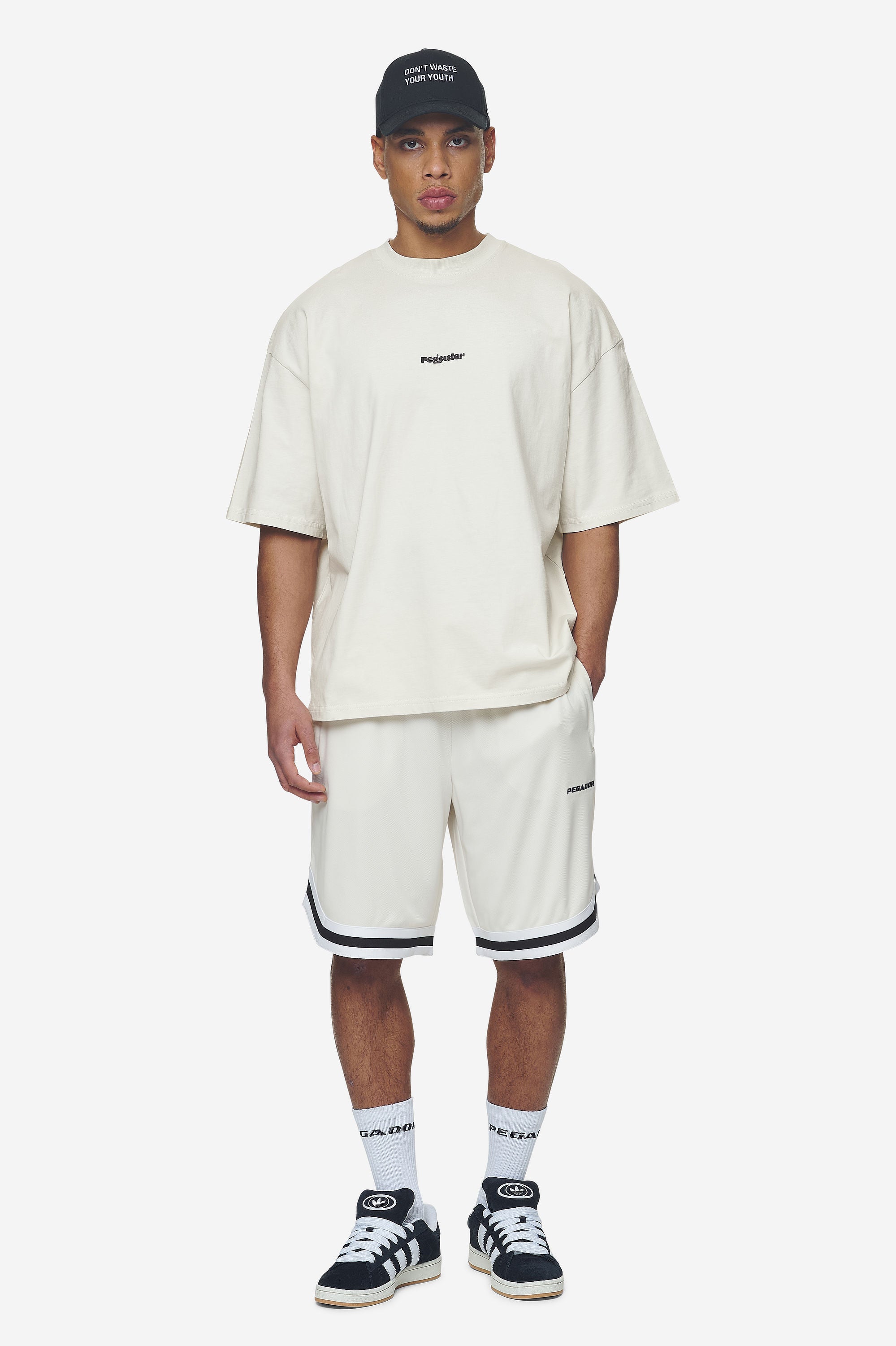 Pegador Lansing Basketball Shorts Salty Cream Ganzkörper Bild aus der Next Wave Kollektion für Herren