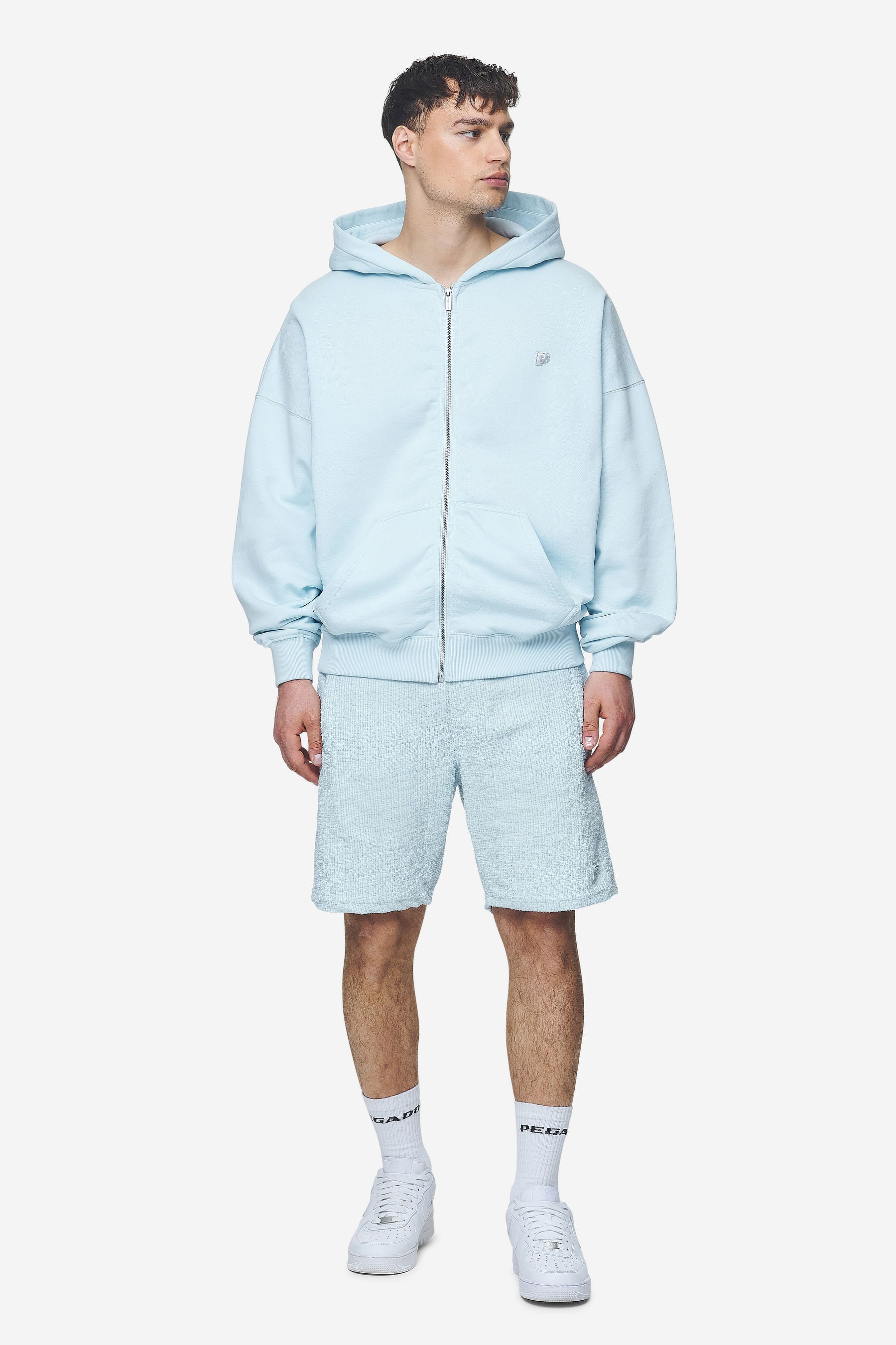 Pegador Leono Boxy Sweat Jacket Washed Baby Blue Baby Blue Ganzkörper Bild aus der Next Wave Kollektion für Herren