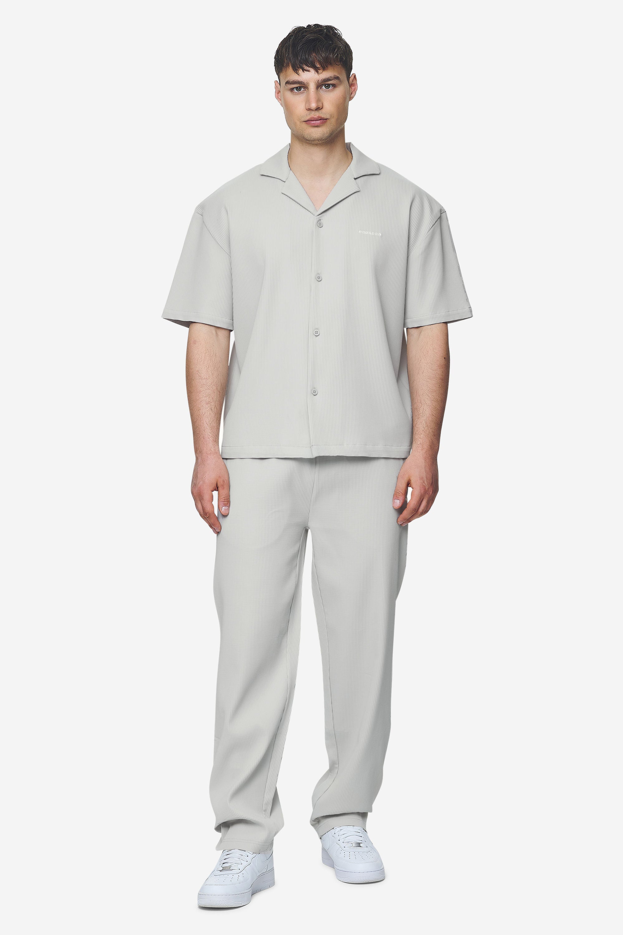 Pegador Troy Plissee Summer Shirt Pearl Grey Detailshot aus der Next Wave Kollektion für Herren