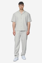 Pegador Troy Plissee Pants Pearl Grey Ganzkörper Bild aus der Next Wave Kollektion für Herren