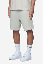 Pegador Logo Heavy Sweat Shorts Washed Pearl Grey White Gum Hauptansicht aus der Next Wave Kollektion für Herren
