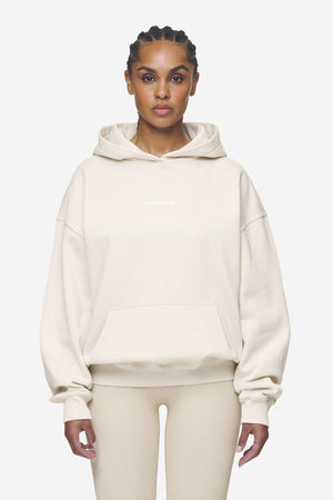 Pegador Clarita Logo Oversized Hoodie Washed Coast Sand White Gum Hauptansicht aus der Next Wave Kollektion für DaHerren