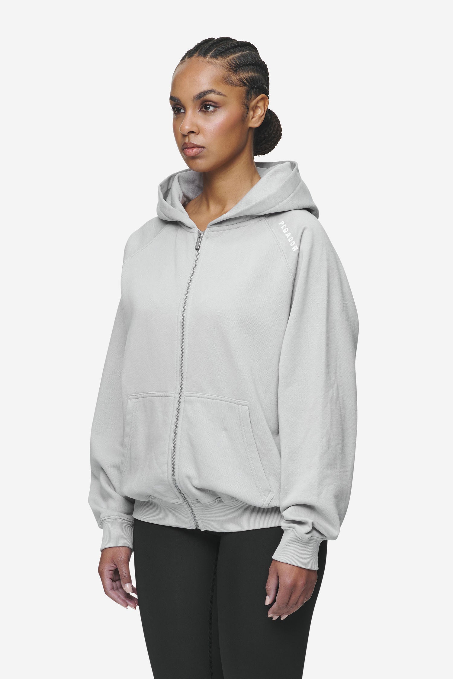 Pegador Gabi Oversized Sweat Jacket Washed Sky Grey Detailshot aus der Next Wave Kollektion für DaHerren
