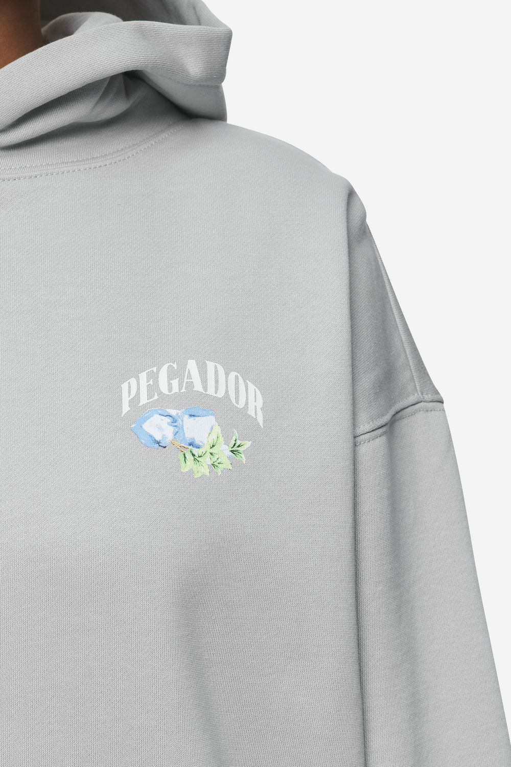 Pegador Lucia Oversized Hoodie Washed Sky Grey Detailshot aus der Next Wave Kollektion für DaHerren