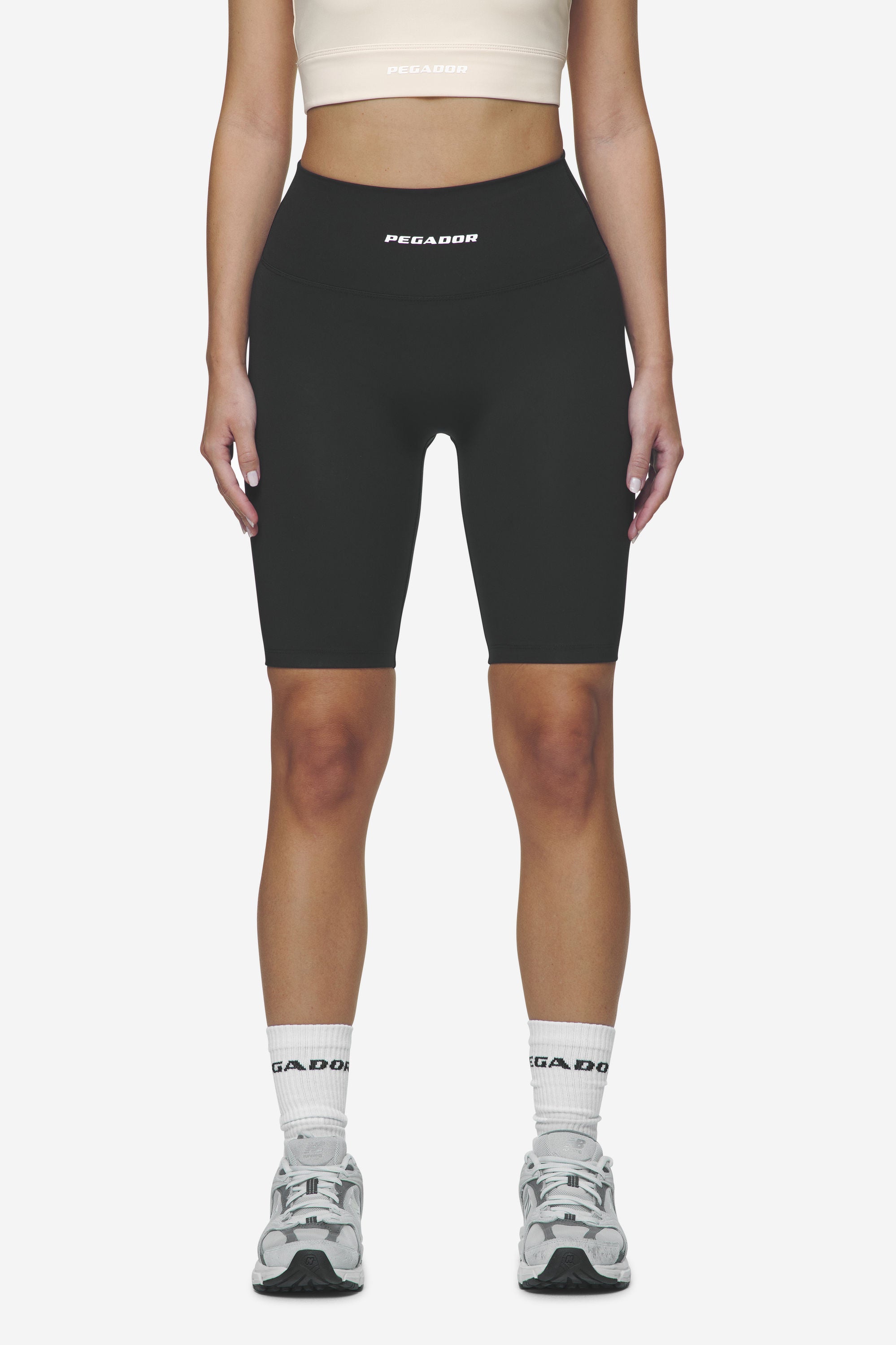Pegador Lupita Biker Shorts Black White Hauptansicht aus der Next Wave Kollektion für DaHerren