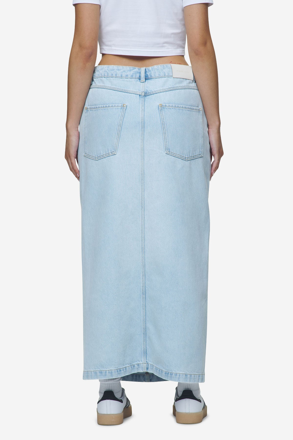 Pegador Aya Denim Midi Zip Skirt Washed Light Blue Gegenansicht aus der Next Wave Kollektion für DaHerren