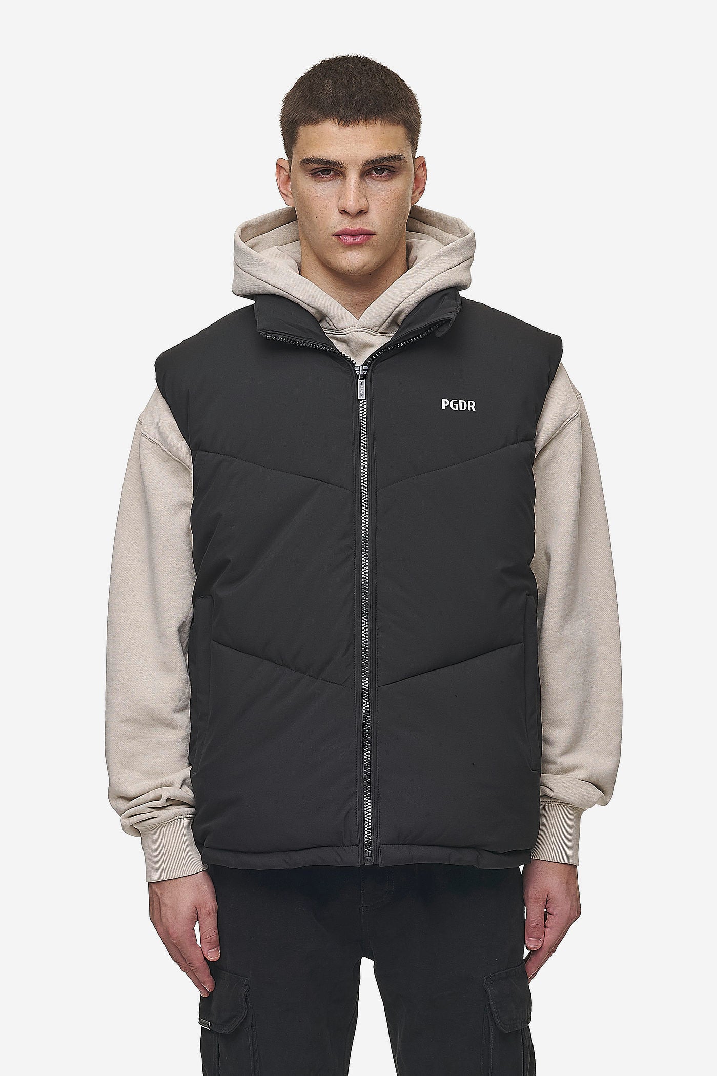 Pegador Leddy Oversized Puffer Vest Black Seitenansicht aus der PEGADOR® Outerwear 24 Kollektion für Herren